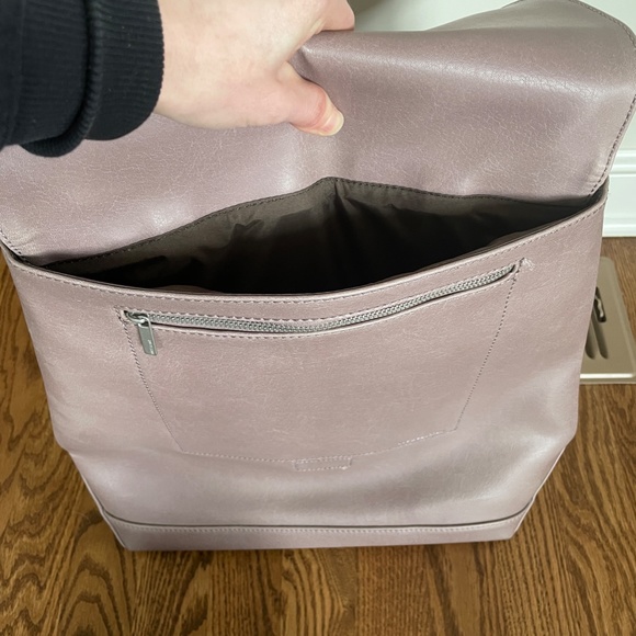 Matt & Nat | Vegan Leather Purse turns into Backpack - Picture 5 of 7